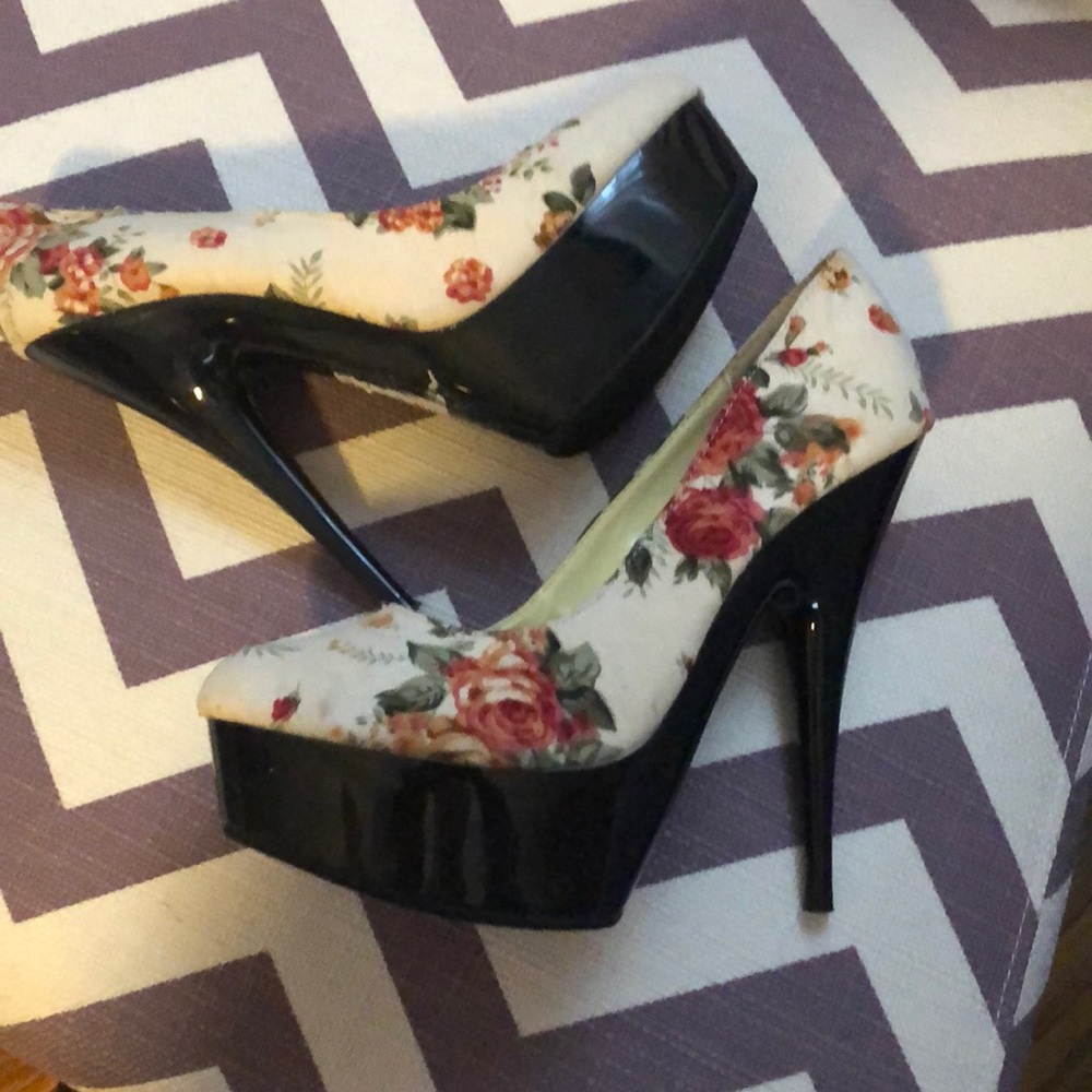 Shoes - Picture 2 of 2